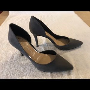 Women’s dress shoes size 7 1/2.